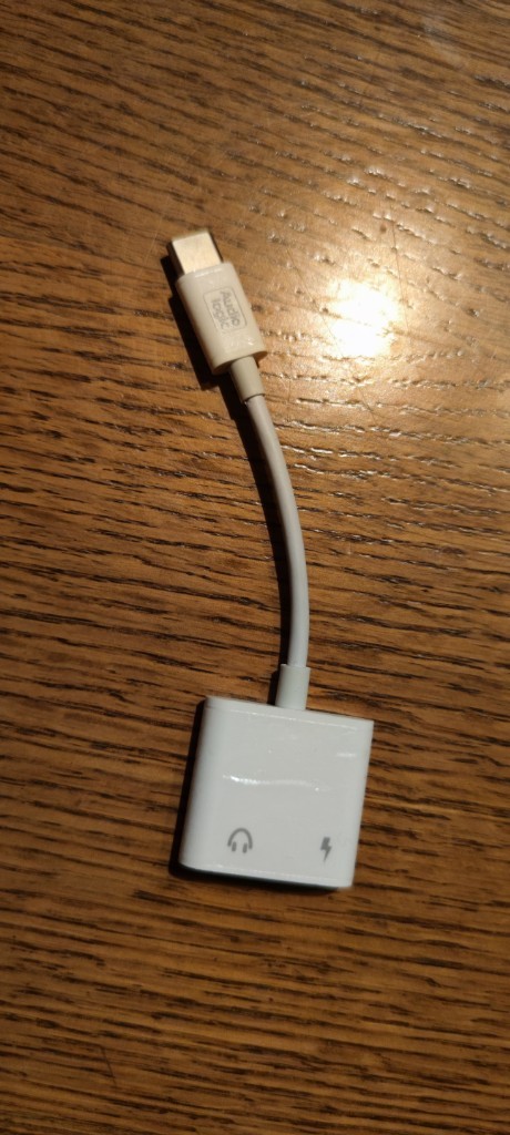 USB-C adaptér pro sluchátka a nabíjení